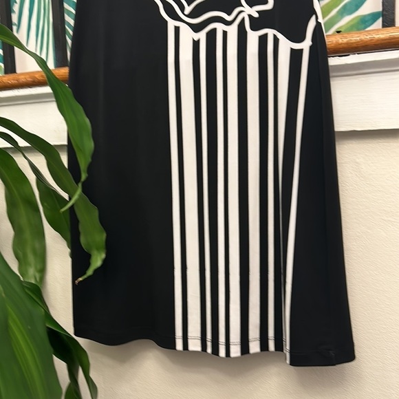 𝅺White House Black Market Mini Patterned Dress. Size XXS in EUC. - Picture 3 of 8